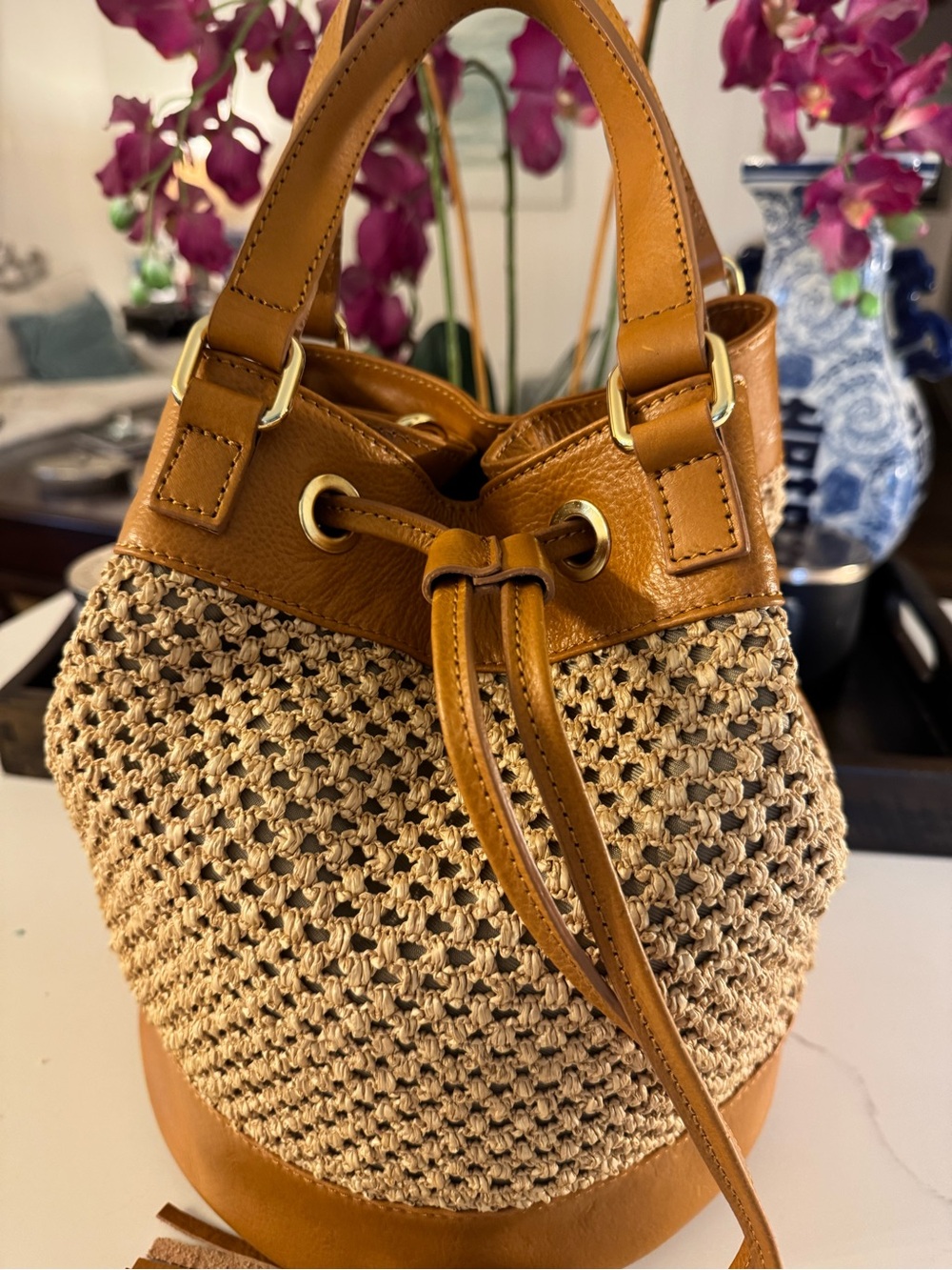 ๐๐คDIVINA FIRENZE NATURAL RAFFIA WOVEN AND TAN LEATHER BUCKET BAG! - Picture 2 of 11